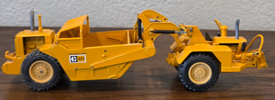 CATERPILLAR D 4 D Planierraupe Pacman Logo M. Anhängevorrichtung #119.8