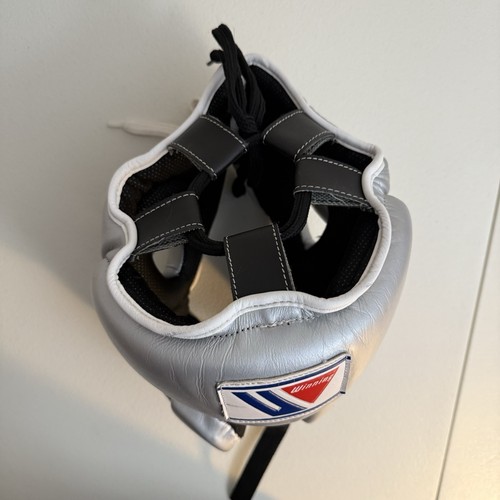 Winning Boxing FG-2900 Headguard with Cheek Protector Silver (REPLICA) - Picture 6 of 7