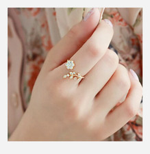 GOLD RHINESTONE FLOWER AND LEAVES ADJUSTABLE RING