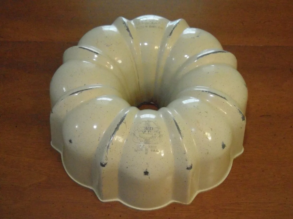 Vintage Nordic Ware Bundt Fluted Tube Pan 12 Cup Cast Aluminum #31 USA