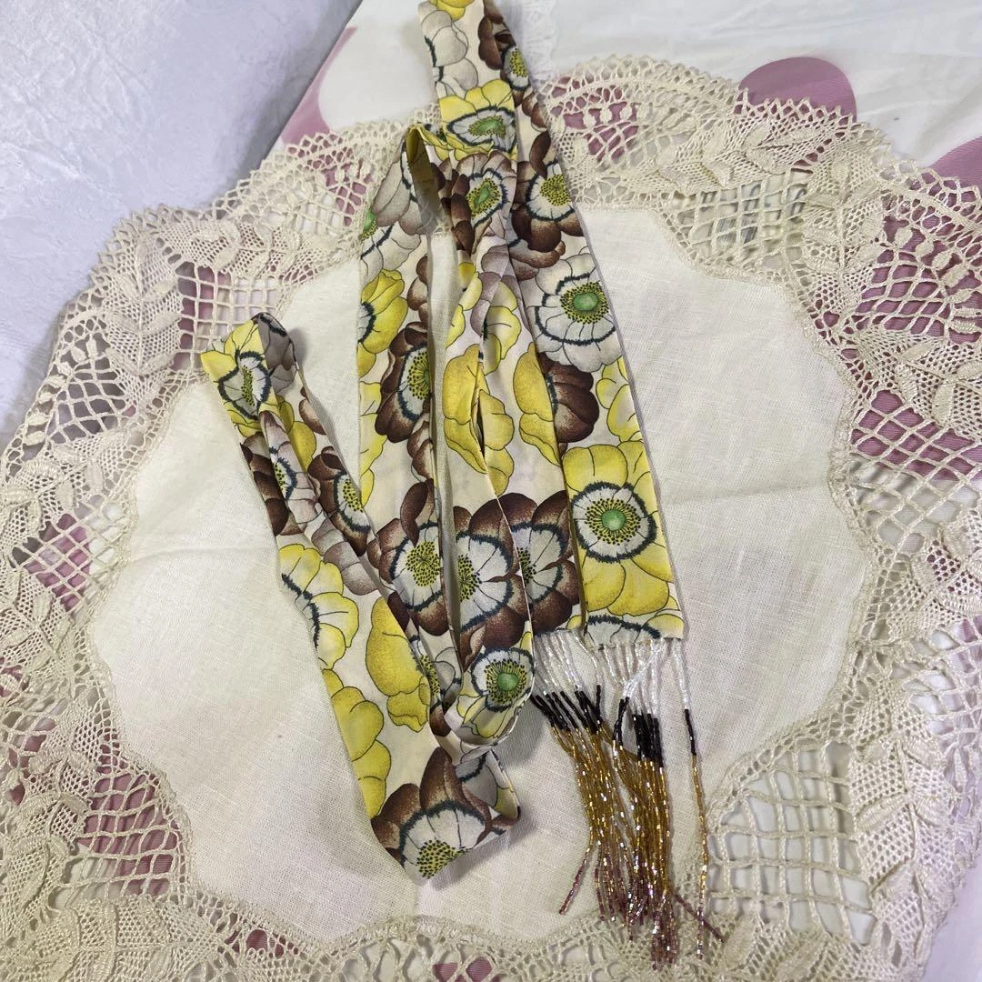 Gucci Foulard en soie imprimé fleurs avec rubans mode femme
