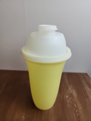 Vintage Tupperware Yellow Quick Shake Gravy Drink Mixer Blender Shaker #844-2