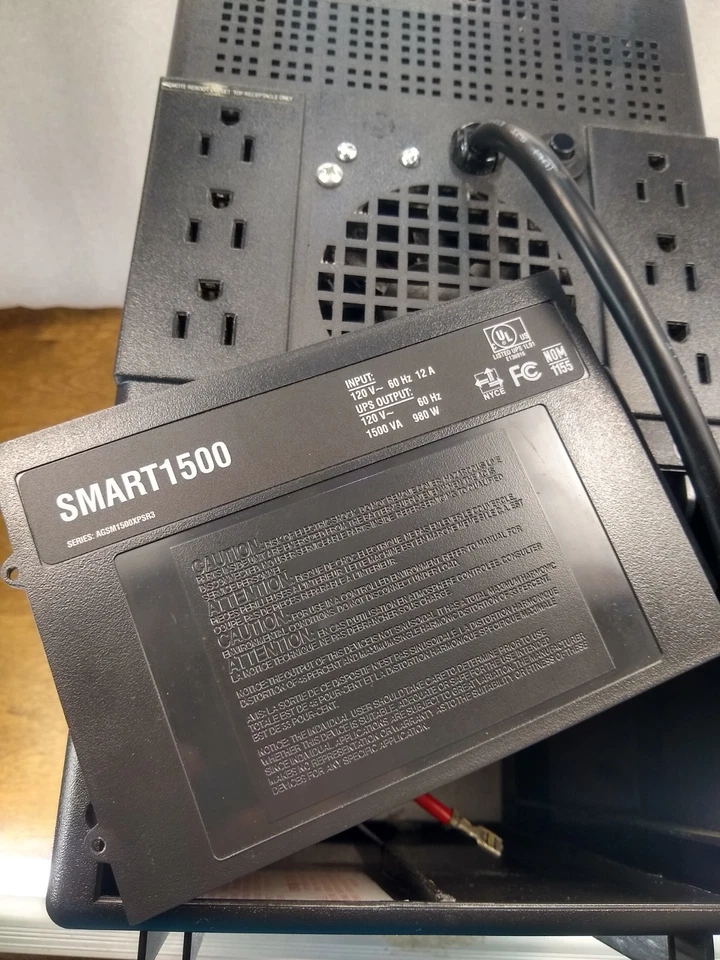 Batería de respaldo UPS Tripp Lite SMART1500 Series 1500VA 120V 980W AGSM1500XPSR3 Foto 2 de 4