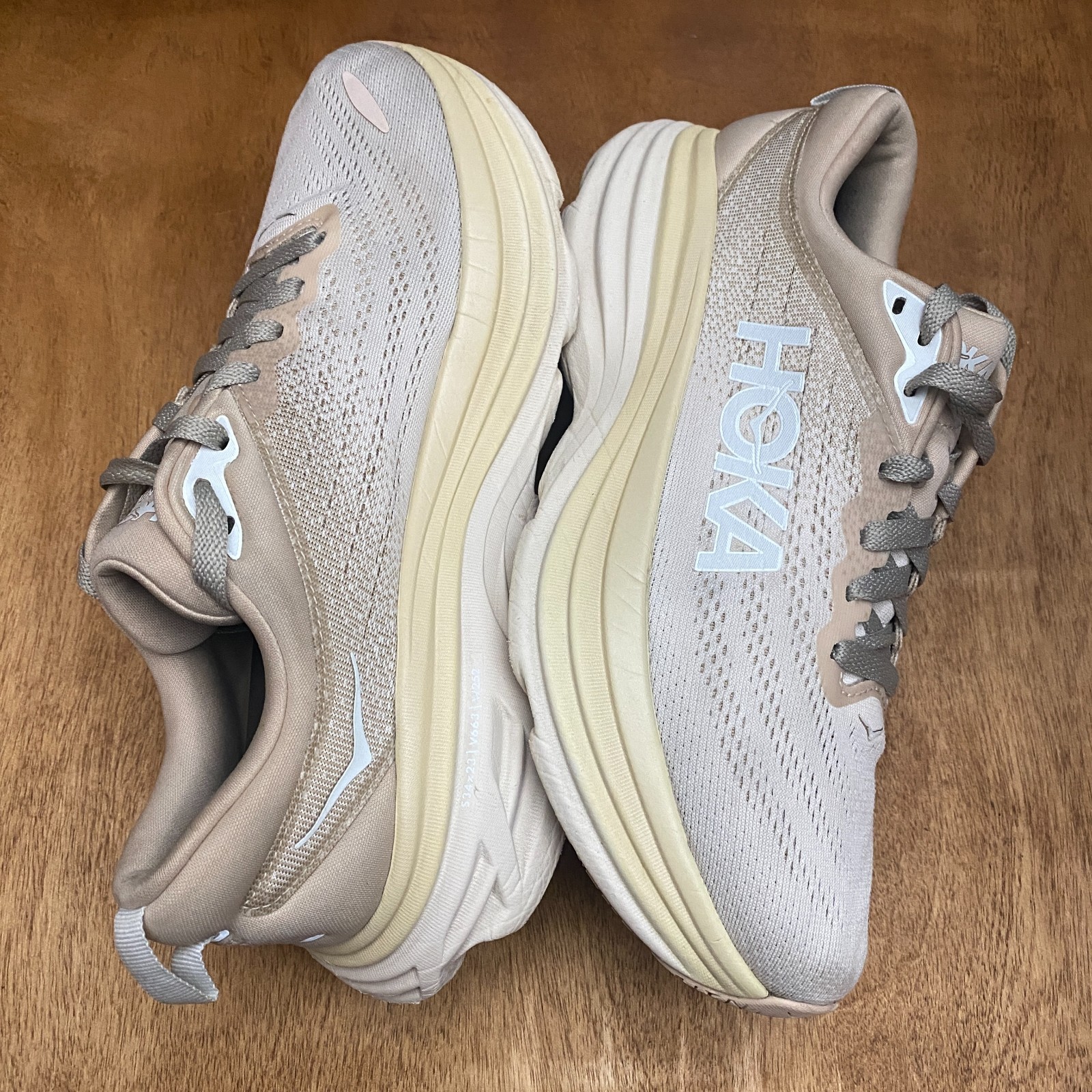 Hoka One One Bondi 8 Shifting Sand Size 9 Running Shoes