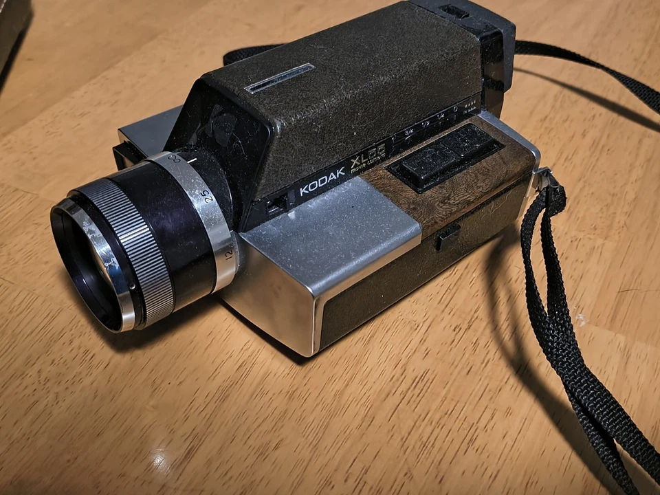 Cámara de película Kodak XL55 súper 8 mm vintage con estuche original Foto 2 de 3