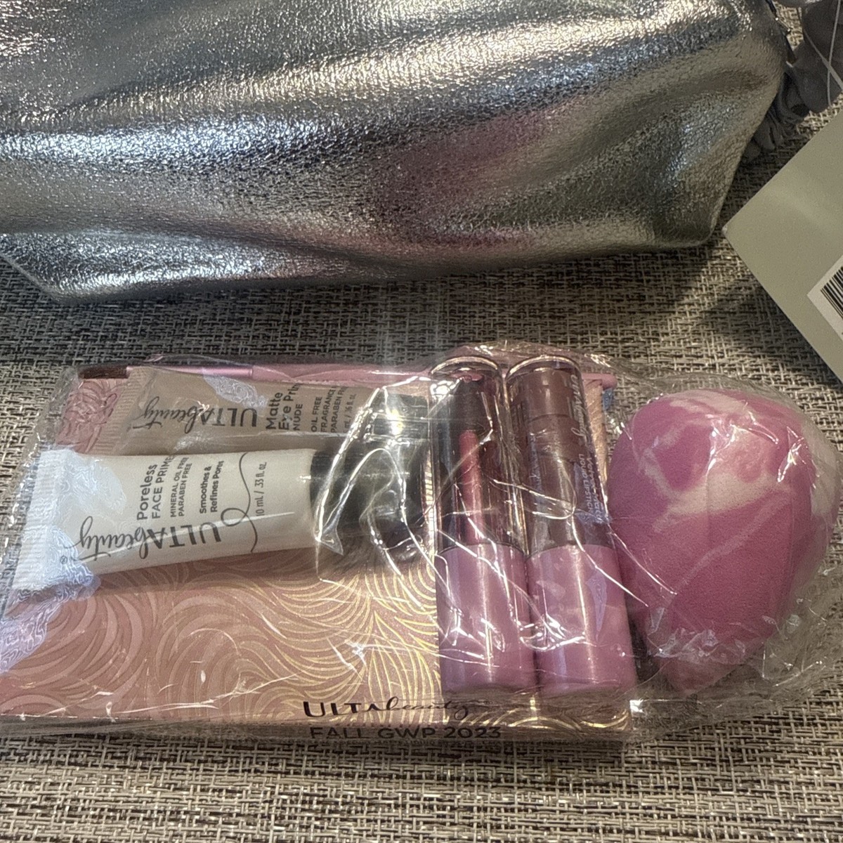 ULTA BEAUTY 2023 8 PIECE GWP SILVER BAG LIPGLOSS EYESHADOW PALETTE ULTA BEAUTY 2023 8 PIECE GWP SILVER BAG LIPGLOSS EYESHADOW PALETTE