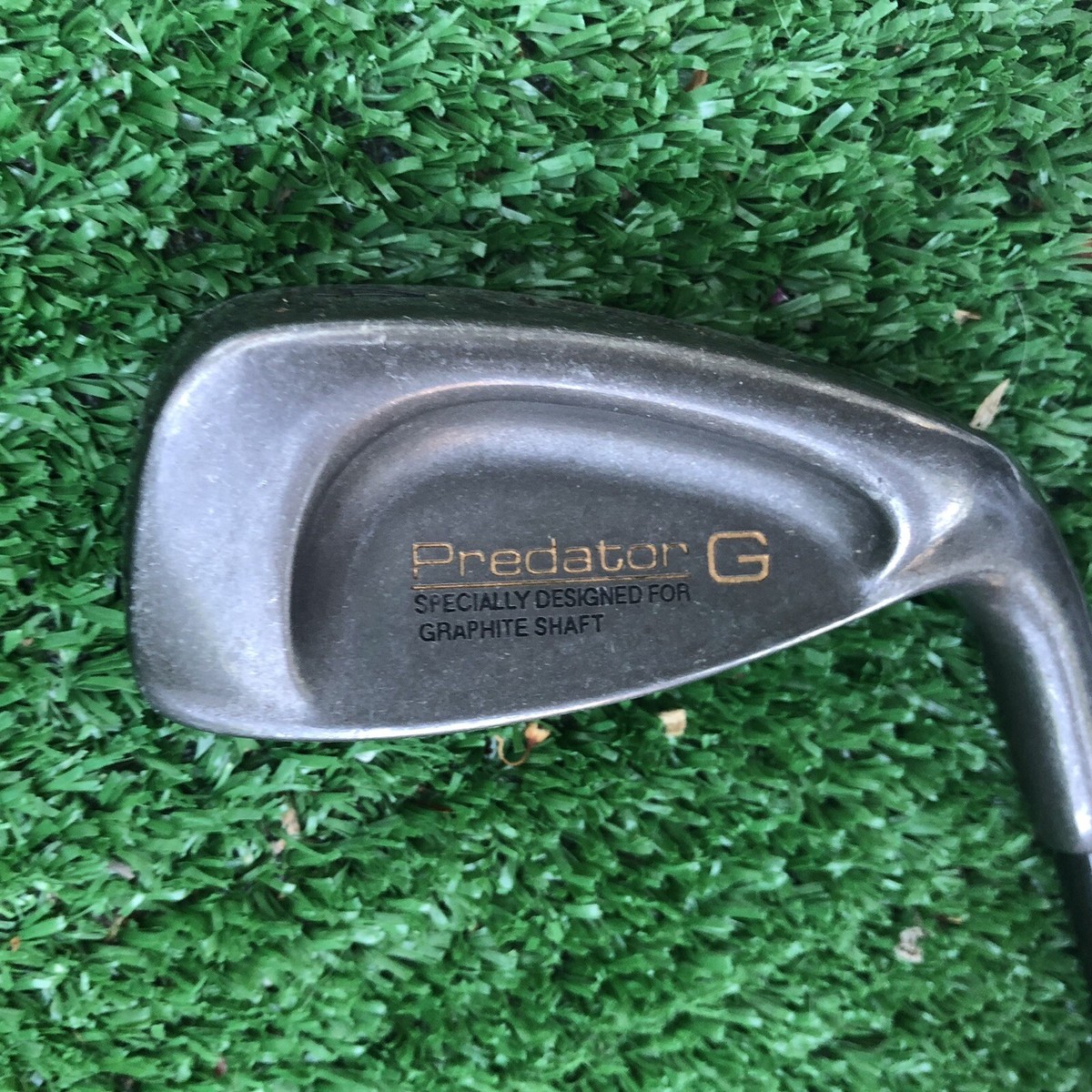 Left Handed Lynx Predator 4 Iron Regular Graphite Shaft Lynx Grip Left Handed Lynx Predator 4 Iron Regular Graphite Shaft Lynx Grip
