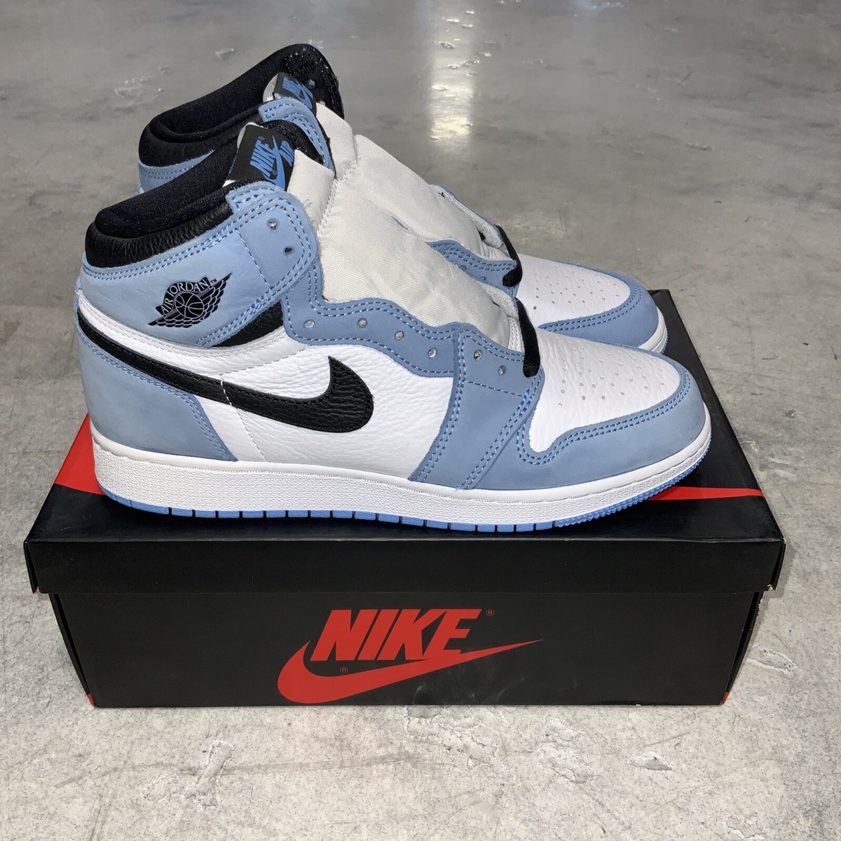 靴 Nike AirJordan 1 High OG University Blue Amazon.com | Jordan Women's Air 1 Retro High OG University