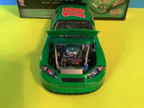 2006 J.J. Yeley #18 Interstate Batteries Monte Carlo SS 1/24 Diecast Action Car - Picture 4 of 7