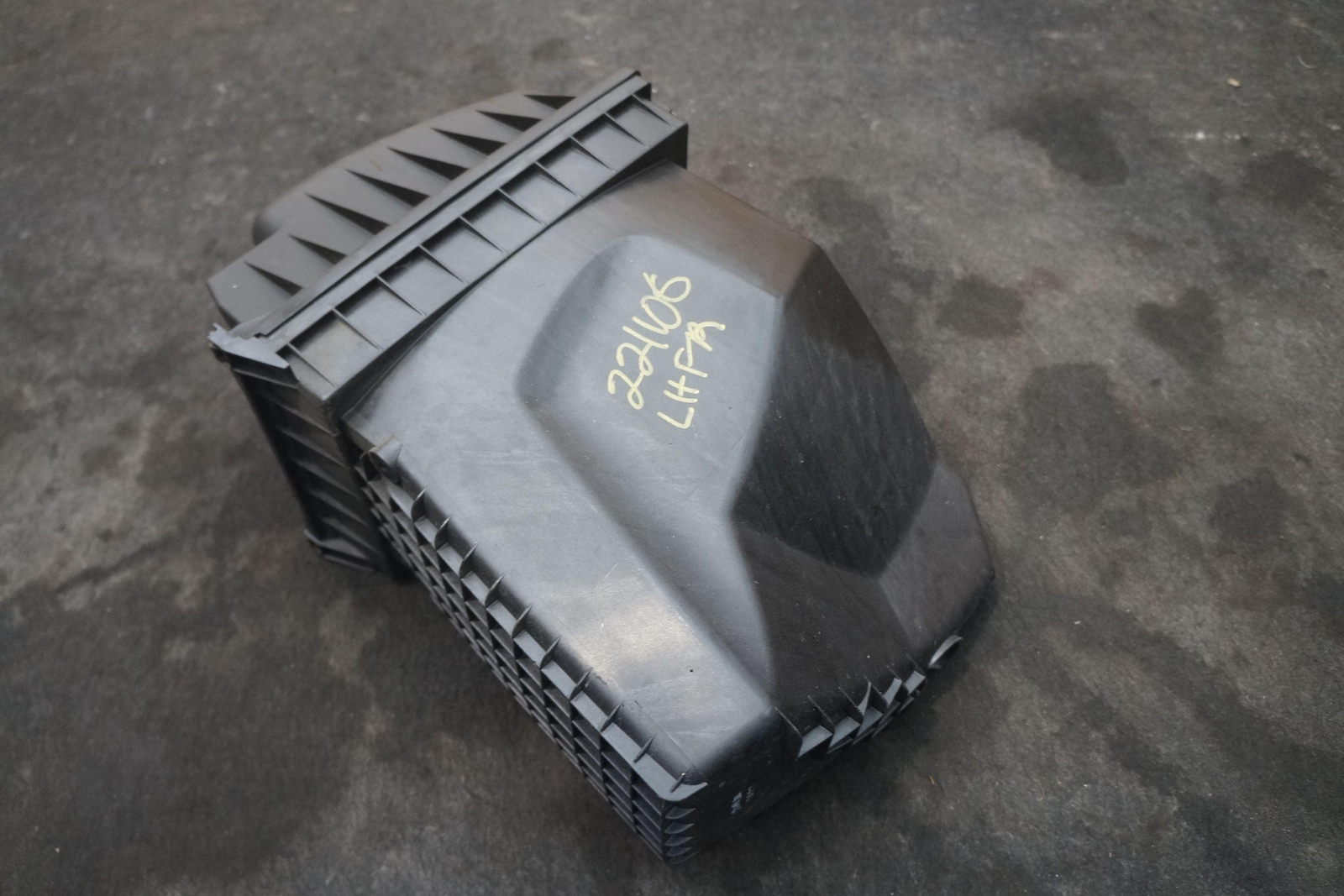Left Air Cleaner Filter Box Assembly OEM Rolls Royce Phantom 2004