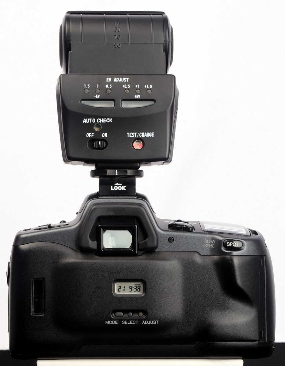 Minolta Alpha 303si Super 35mm Film AF SLR + AF 35-70/3.5