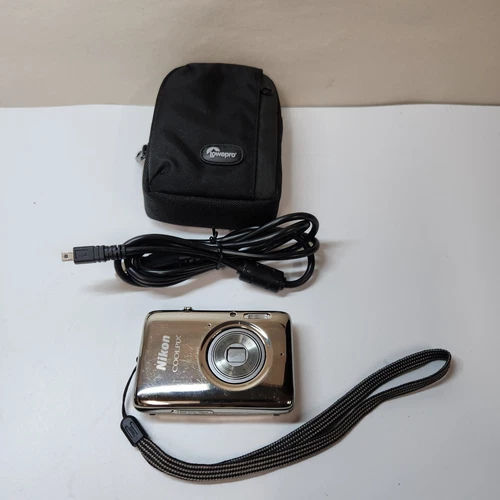 Nikon Coolpix S02 Mini Camera Shiny Chrome + Charger + Bag - Works Excellent