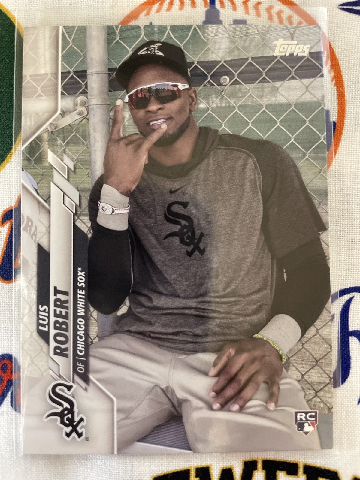 2020 Topps Mini Image Variation SP (Sitting) Luis Robert #392 Rookie RC