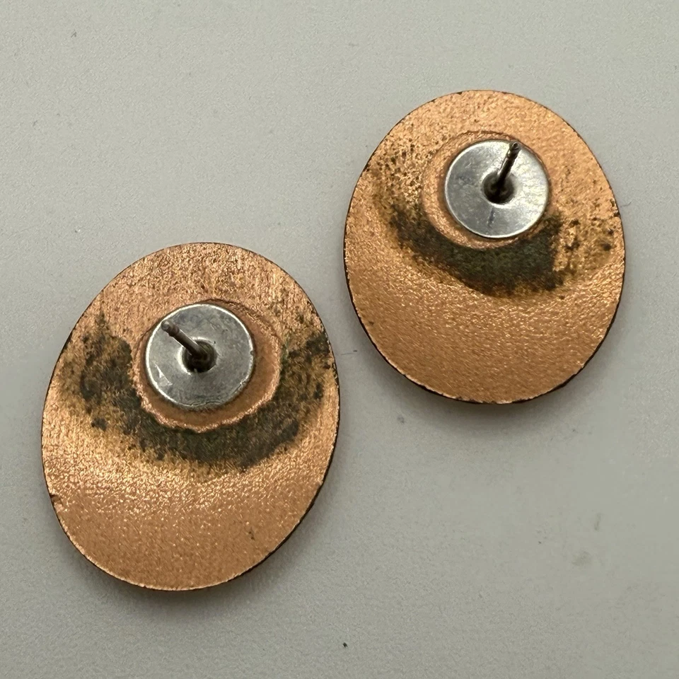 Dos pares de pendientes tono dorado hoja colgante gota cobre Huggie Foto 4 de 4