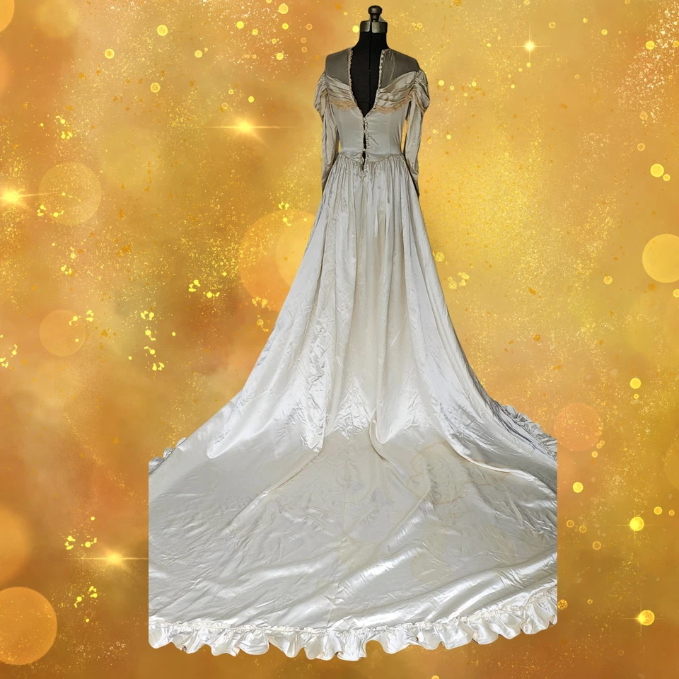 Antiguo vestido de novia victoriano tren satinado líquido champán  Foto 3 de 4