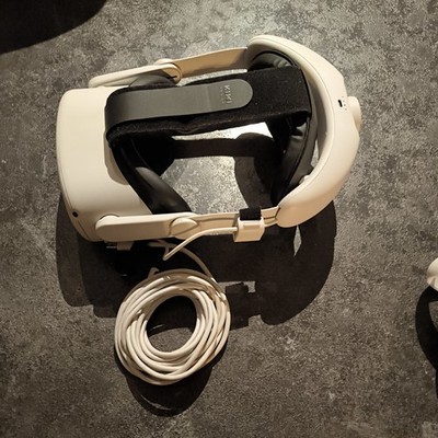 Meta Oculus Quest 2 mit Elite Strap mit Battery