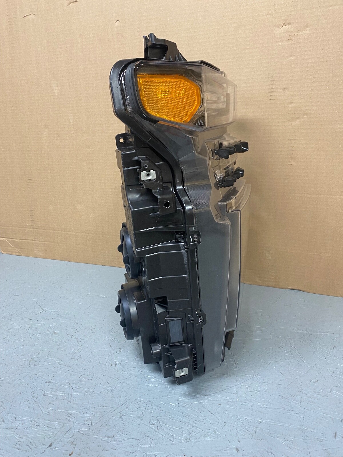 GENUINE OEM GM Chevy Silverado 2500-3500 HD Headlight RIGHT RH
