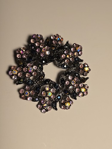 Vintage Lavender Crystal Rhinestone Wreath Brooch BEAUTIFUL!