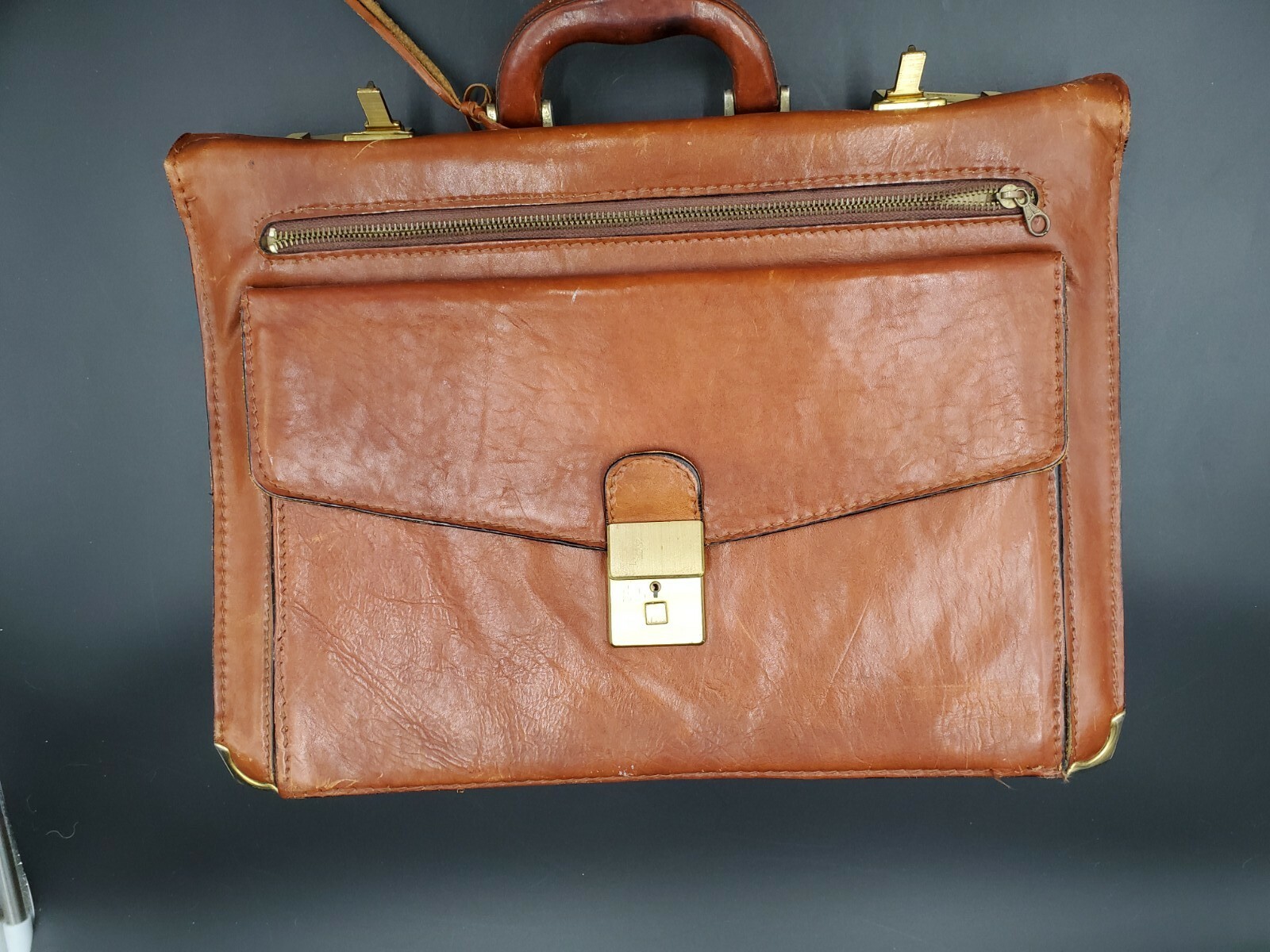 Vintage Amiet Brown Leather locking Briefcase. Soft s… Gem