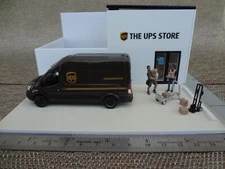 Greenlight UPS Store + 2019 Ford Transit UPS Van + UPS Figures + Equipment 1:64