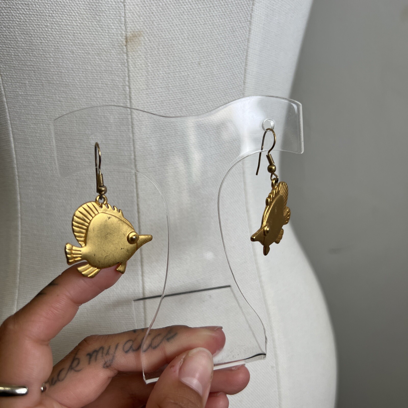 Vintage Signed JJ Costume Gold Tone Fish Earrings💕 Gem