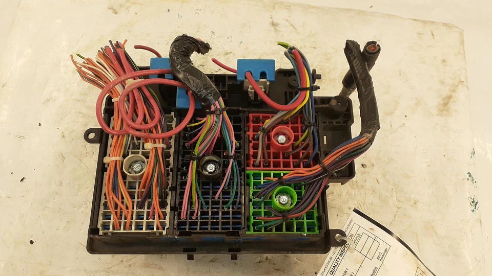 Used Fuse Box fits: 2000 Gmc Yukon xl 1500  Grade A - Image 2 of 4