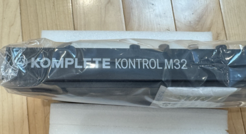 Native Instruments Komplete Kontrol M32 Micro Keyboard Controller NEW IN BOX - Picture 5 of 7