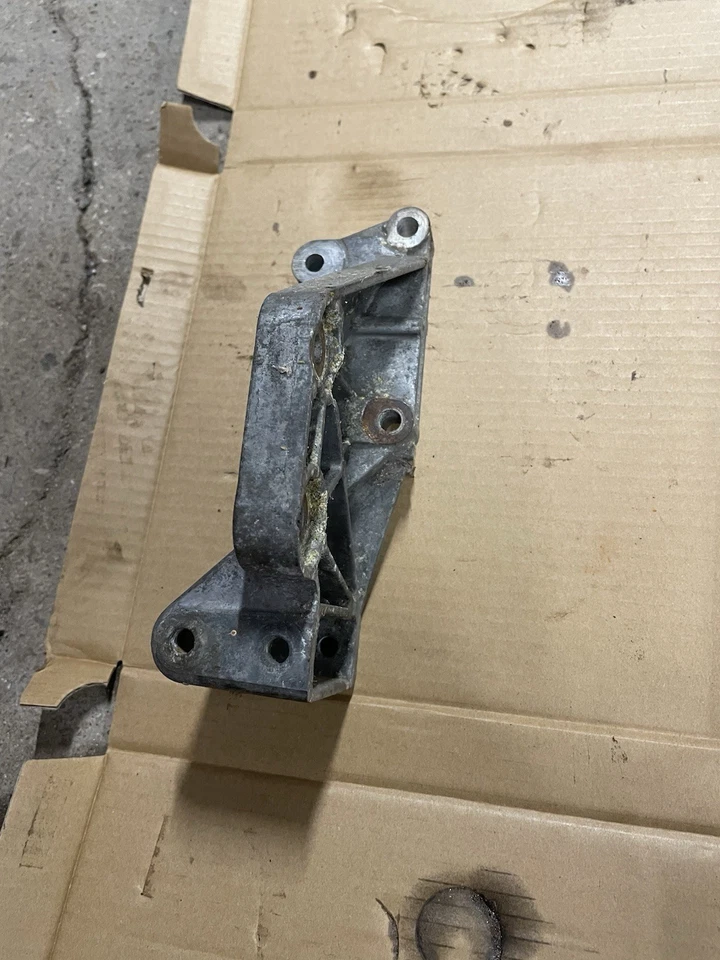 BMW E32 E34 M30 3.5L AC POWER STEERING PUMP SUPPORTING BRACKET 1707162 - Image 4 of 4