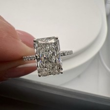 4.24 Ct. Tw. lab-grown diamond ring, set in 14K (585) white gold.