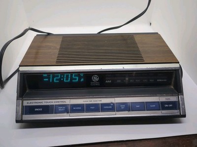 Vtg GE General Electric 7-4662A Electronic Touch Control Alarm Clock Radio Blue