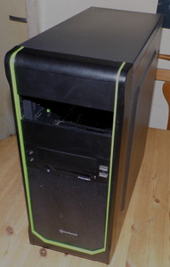 PC Gehäuse - Sharkoon grün beleuchtet (2x120mm) + Netzteil  Sharkoon SHP650 V2