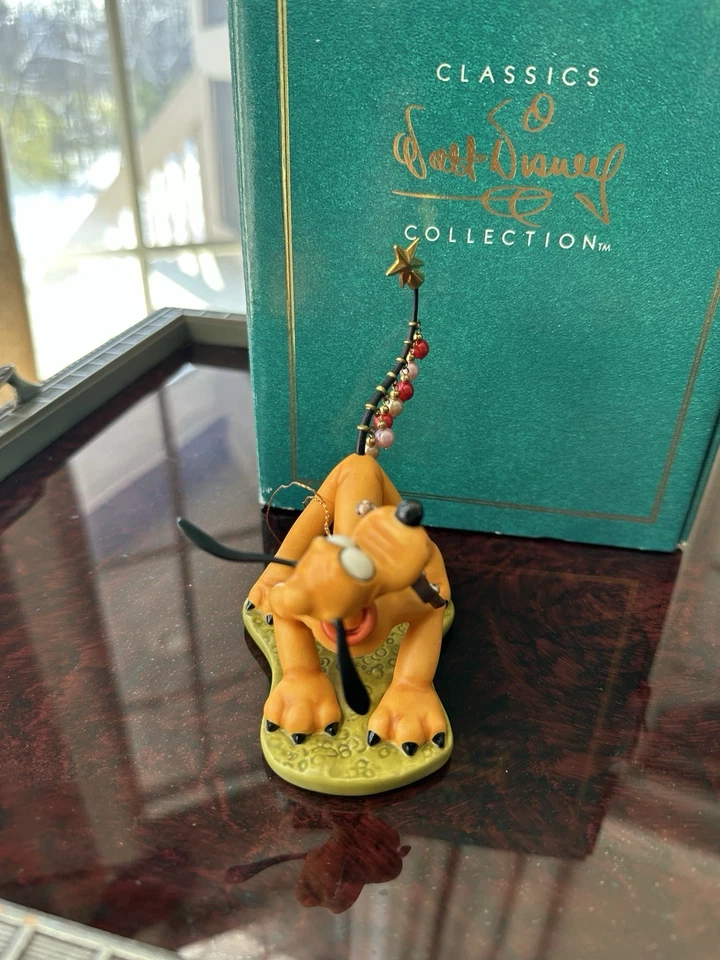 WDCC 1996 Праздничная Ежегодная Фигурка Рождественская Елка Плутона с Сертификатом подлинности Плутон Помогает Украшить - Изображение 3 из 4