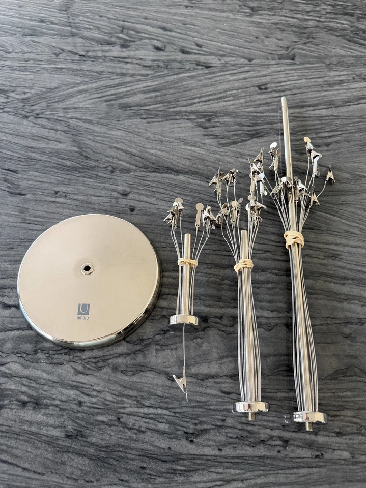 Cartão de Natal Umbra prata em camadas exibição árvore suporte decoração - Imagem 2 de 2