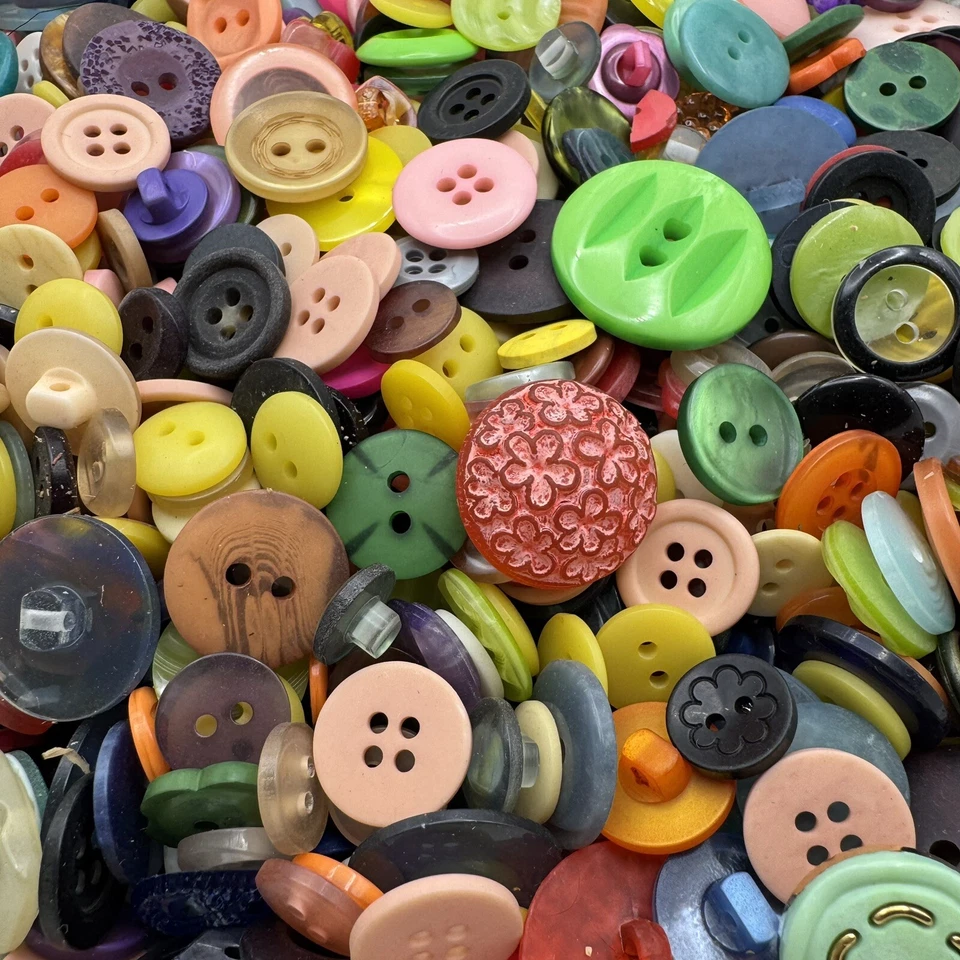 Lindo! Lote Mixto De Todo Tipo Y Tamaños De Divertidos Botones Coloridos 50, 100, 250 Piezas Foto 3 de 4