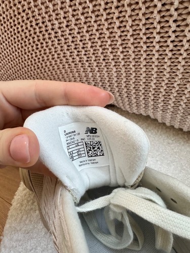 Helemaal nieuwe New Balance 9060 unisex,maat 40 ,beige - Afbeelding 6 van 7