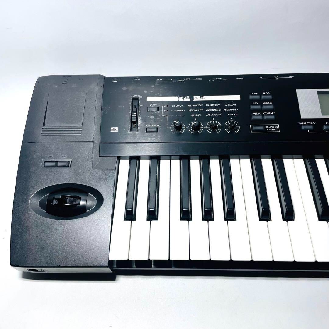 Korg TR61 Keyboard Synthesizer Music Workstation Black Good