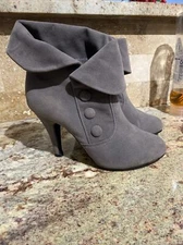 top moda boots 7 Suede Leather Gray Ankle Euc