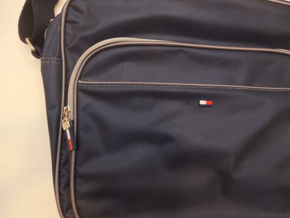 Tommy Hilfiger Unisex Hombre Mujer Bandolera Artículos de Aseo Correa de Hombro Bolso de Viaje Nuevo Foto 2 de 4