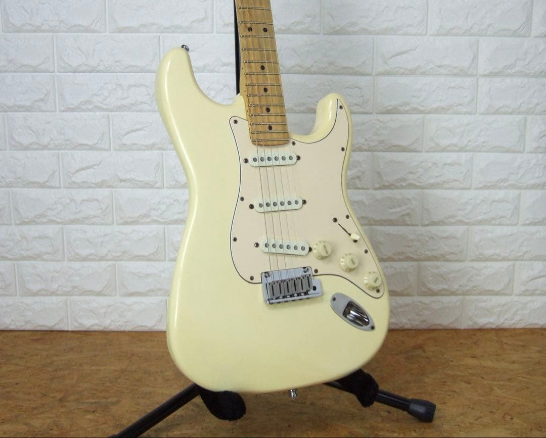 Fender American Standard Stratocaster / Electric Guitar w/ Case made in 1989 USA