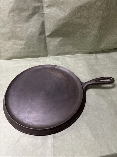 Vintage Wagner #10 Cast Iron Round Griddle 12" Sidney O USA Pattern 110