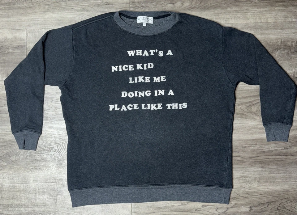 Suéter Wildfox Talla Pequeña “Lo que hace un buen niño como yo en un lugar como este” Foto 2 de 4