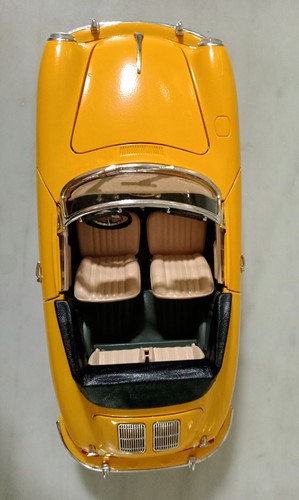 Burago 1/18 " Porsche 356 B 1961" no box gialla - Foto 8 di 9