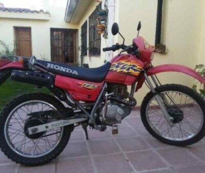ホンダ　XLR125 始動の容易なセルフスターターを装備した本格的なランドスポーツバイク