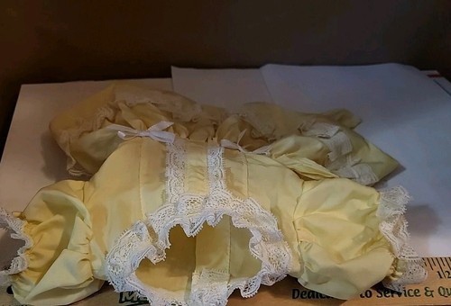 Doll Dress + Bottoms & Bonnet Vintage Lacey Nice Measure In See Pictures Descrip - Picture 6 of 7