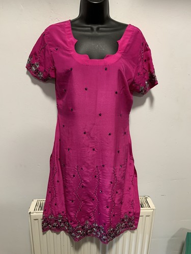 Stunning bright pink Asian 3 Pieces suit size S Tunic trousers and scarf shawl - Picture 3 of 10