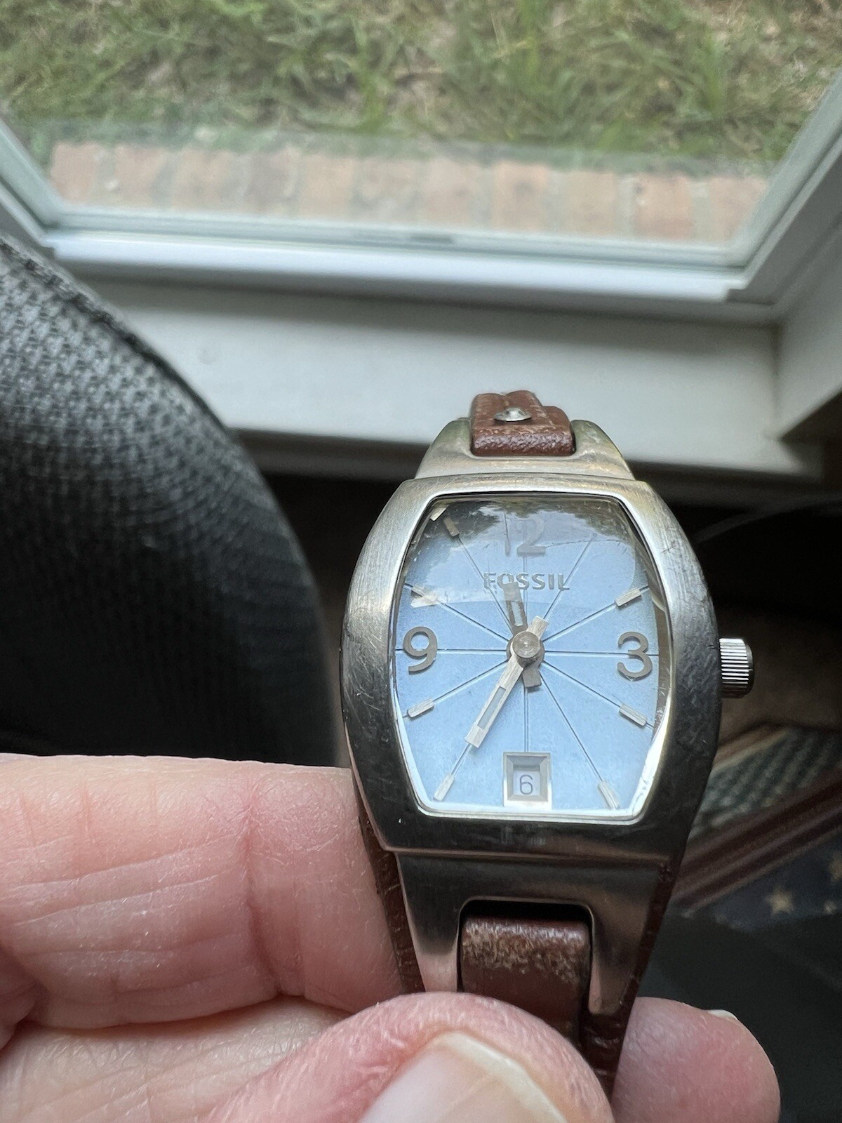 Fossil Women's Stylish Analog Watch with Leather Band