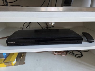Blu-ray Player Samsung J7500 mit Fernbedienung