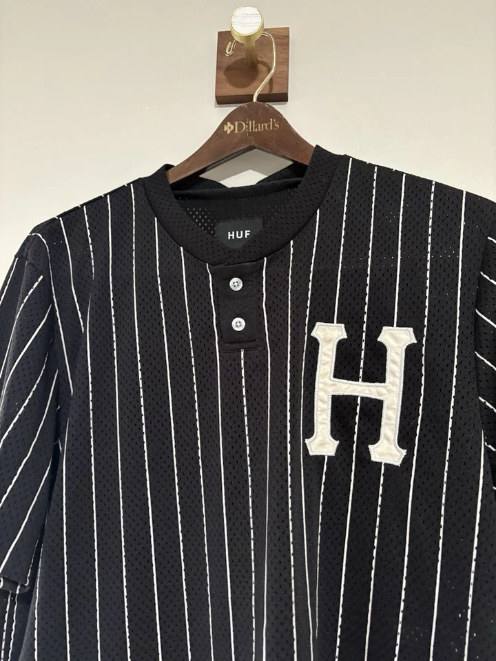 Camiseta de béisbol Huf Worldwide Collection a rayas blancas y negras para hombre talla mediana Foto 4 de 4