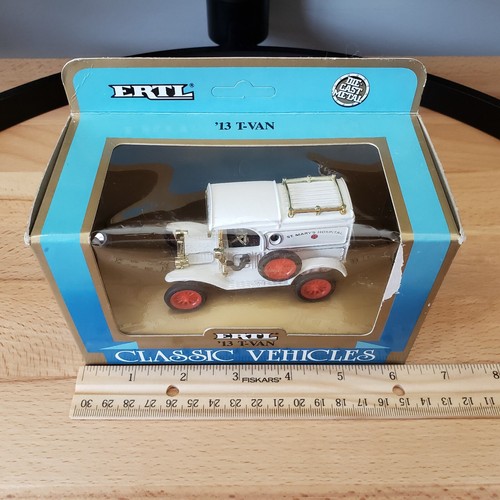 Ertl Classic Vehicles 1913 Ford T-Van St. Mary's Hospital Diecast 1:43 - Picture 7 of 11