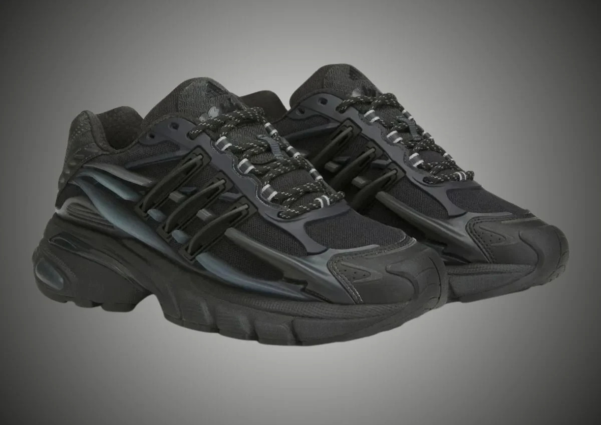 あゆ　黒38 adidas Adistar Jellyfish Pharrell Williams Triple Black KJ3841